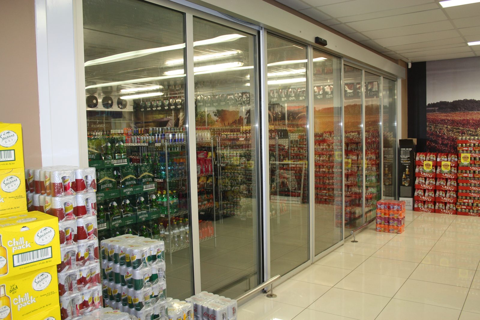 Walk-in cooler com portas de vidro para bebidas